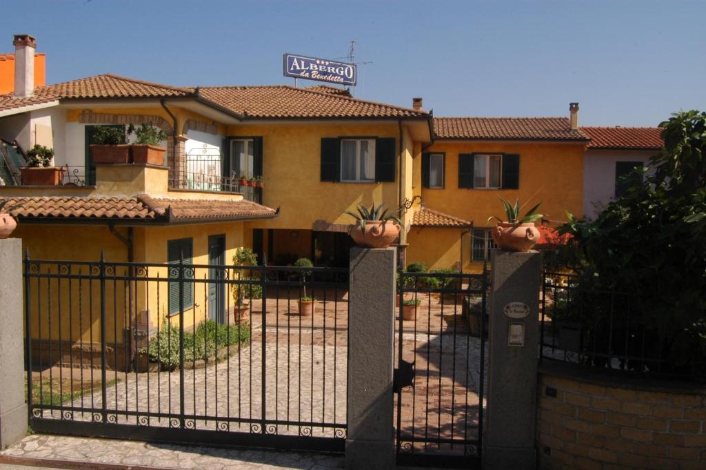 וטראלה Albergo Da Benedetta מראה חיצוני תמונה