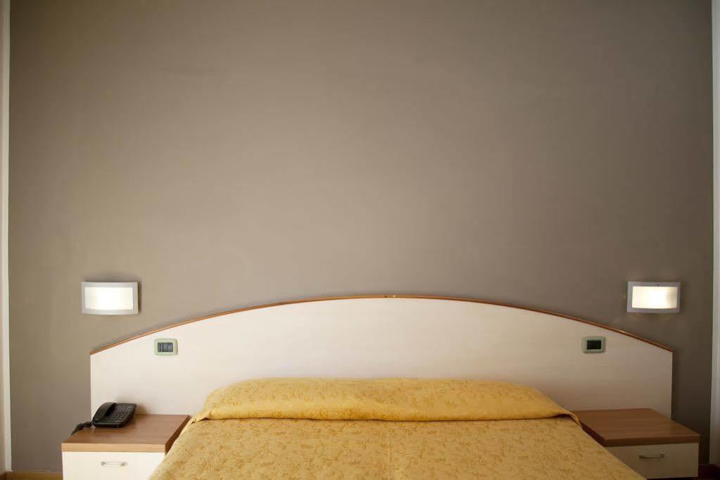 וטראלה Albergo Da Benedetta מראה חיצוני תמונה