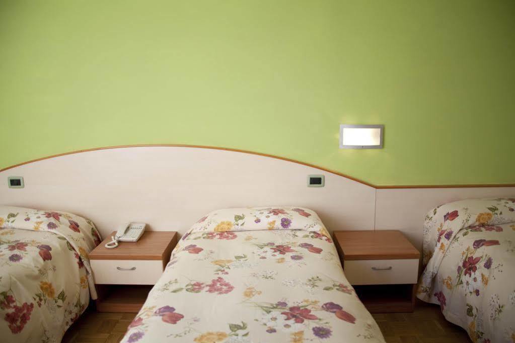 וטראלה Albergo Da Benedetta מראה חיצוני תמונה