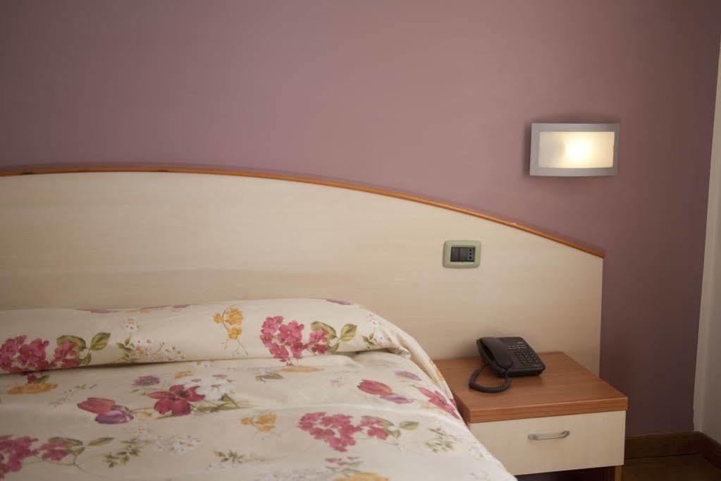 וטראלה Albergo Da Benedetta מראה חיצוני תמונה