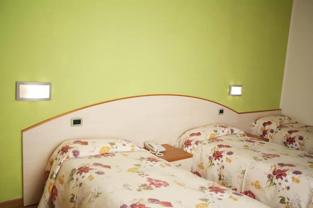 וטראלה Albergo Da Benedetta מראה חיצוני תמונה